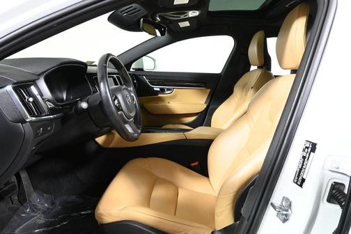 2017 Volvo S90 T6 Momentum