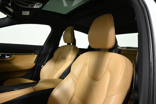 2017 Volvo S90 T6 Momentum