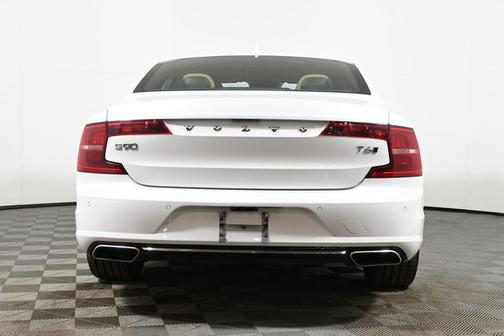 2017 Volvo S90 T6 Momentum