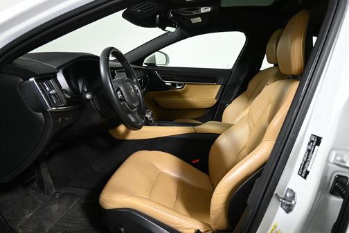 2017 Volvo S90 T6 Momentum