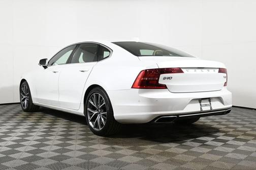 2017 Volvo S90 T6 Momentum