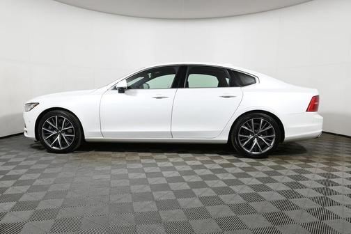 2017 Volvo S90 T6 Momentum