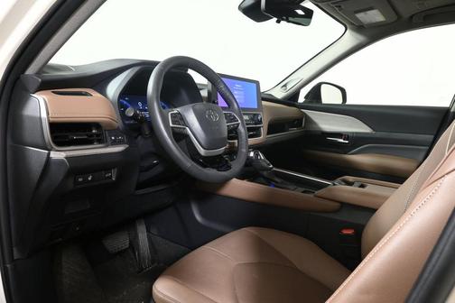 Cream 2024 Toyota Grand Highlander