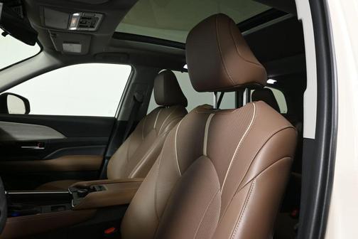 Cream 2024 Toyota Grand Highlander