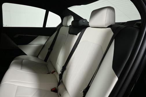 2026 BMW 550e xDrive