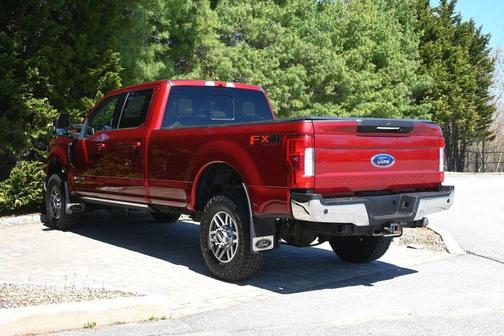 Ruby Red Metallic Tinted Clearcoat 2018 Ford F-350 Lariat Super Duty