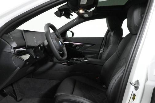 2025 BMW i5 xDrive40