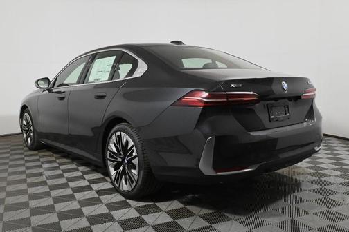 2025 BMW 530 i xDrive