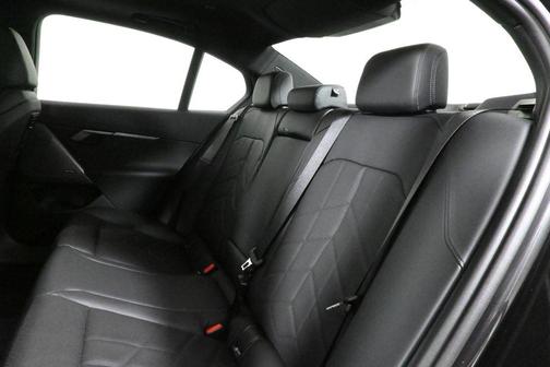2025 BMW 530 i xDrive