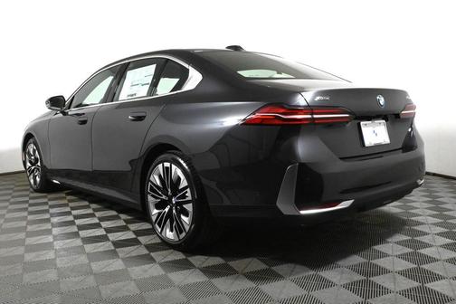 2025 BMW 530 i xDrive