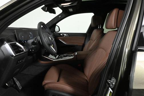 2025 BMW X7 M60i