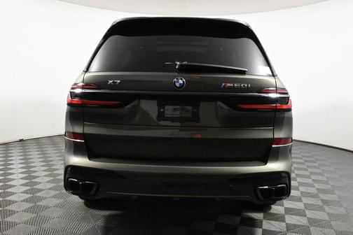 2025 BMW X7 M60i