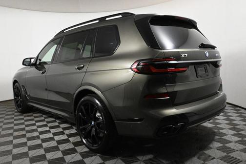 2025 BMW X7 M60i
