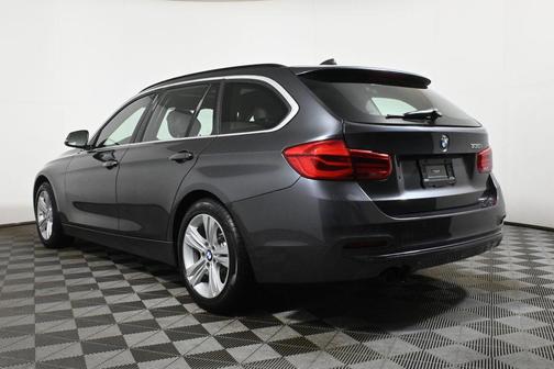 2019 BMW 330 i xDrive