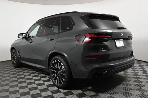 2025 BMW X5 M60i