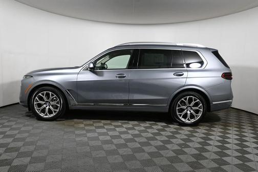 Skyscraper Gray Metallic 2024 BMW X7 xDrive40i