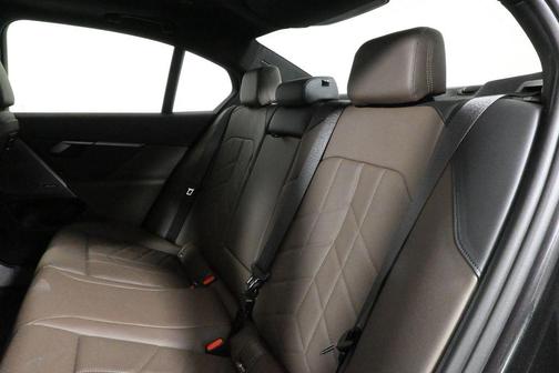 2025 BMW 530 i xDrive