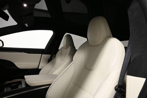 2022 Tesla Model S Plaid