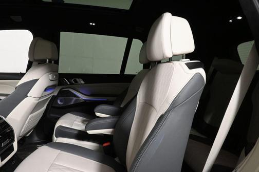 2023 BMW X7 M60i