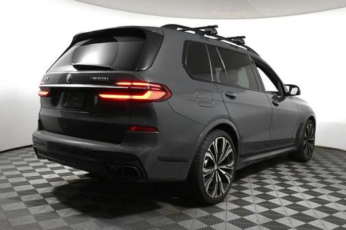 2023 BMW X7 M60i