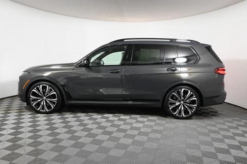 2023 BMW X7 M60i