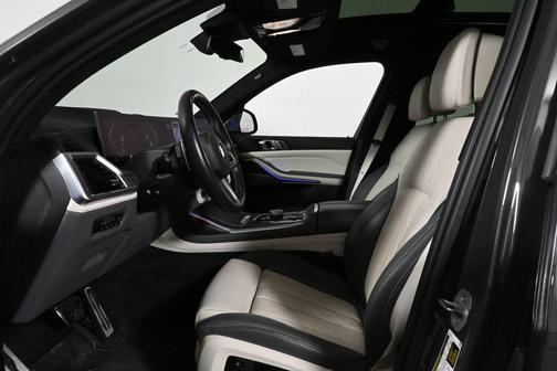 2023 BMW X7 M60i