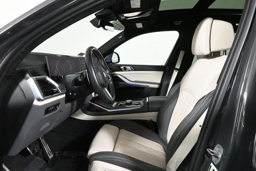 2023 BMW X7 M60i
