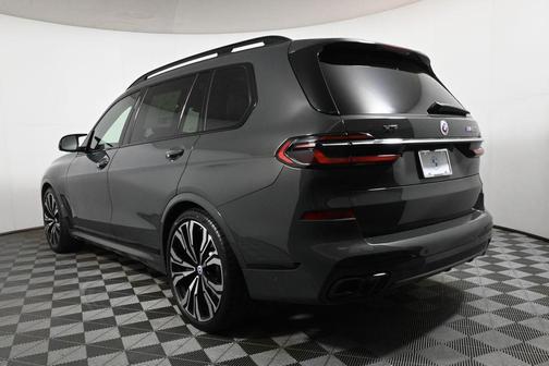 2023 BMW X7 M60i
