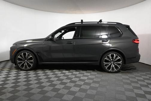 2023 BMW X7 M60i