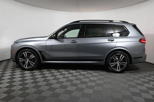2025 BMW X7 M60i