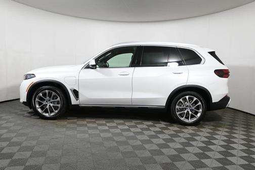 Mineral White Metallic 2026 BMW X5 PHEV xDrive50e