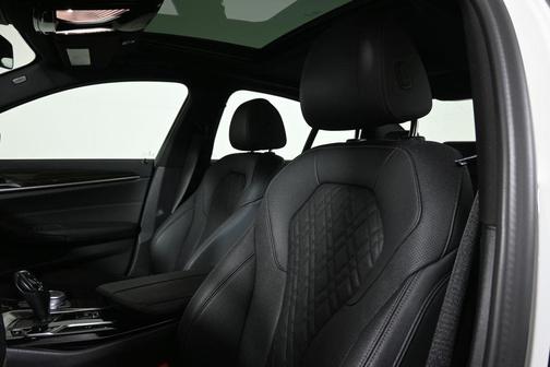 Alpine White 2021 BMW 540 i xDrive