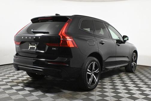 2022 Volvo XC60 B6 R-Design