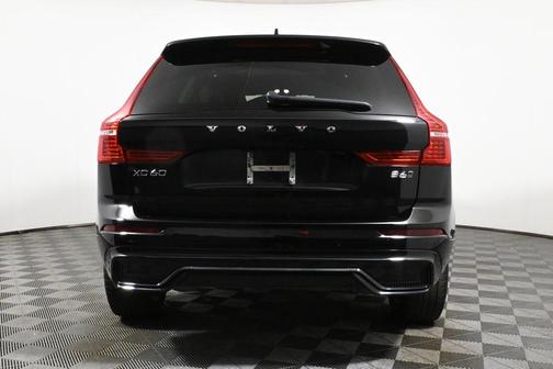 2022 Volvo XC60 B6 R-Design