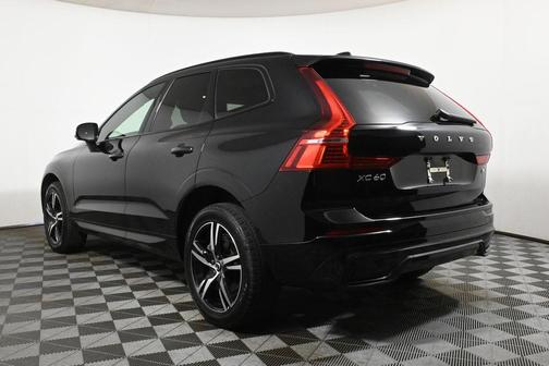 2022 Volvo XC60 B6 R-Design