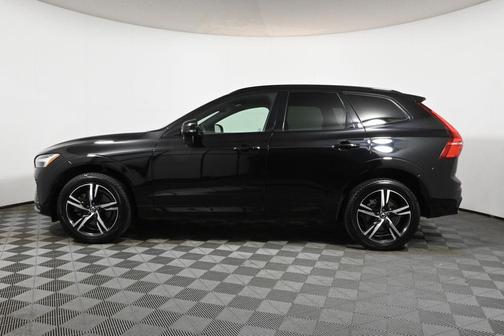 2022 Volvo XC60 B6 R-Design