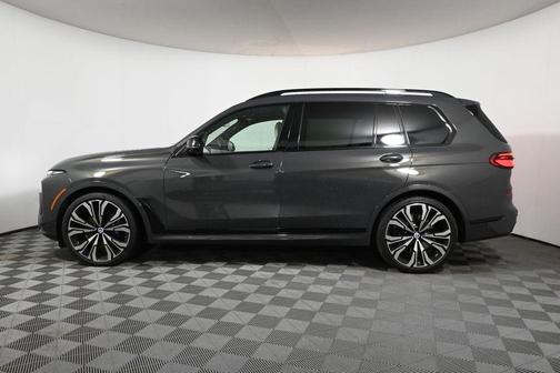 2023 BMW X7 M60i