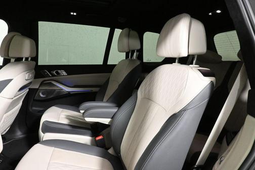 2023 BMW X7 M60i