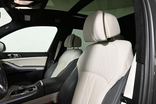 2023 BMW X7 M60i