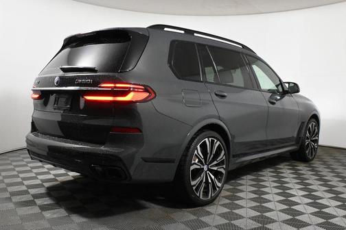 2023 BMW X7 M60i