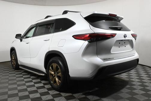 2023 Toyota Highlander Hybrid Bronze Edition