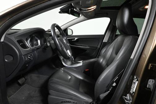2018 Volvo V60 Cross Country T5
