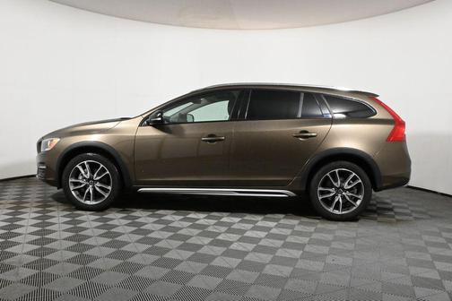 2018 Volvo V60 Cross Country T5