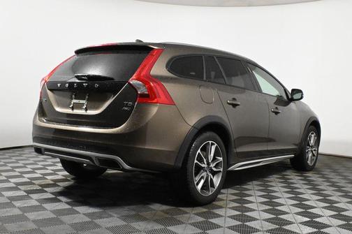 2018 Volvo V60 Cross Country T5