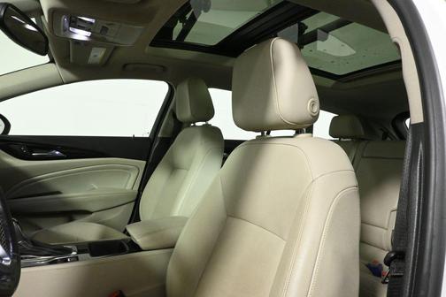 2019 Buick Regal TourX Essence