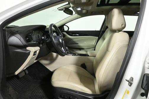 2019 Buick Regal TourX Essence