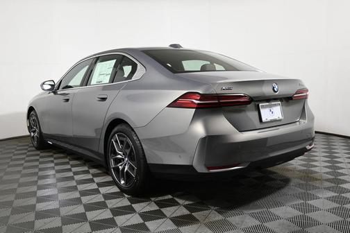 2026 BMW 530 i xDrive