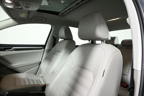 2016 Volkswagen Passat 1.8T SEL Premium