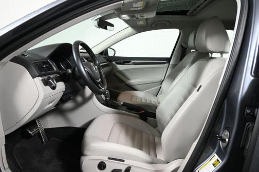 2016 Volkswagen Passat 1.8T SEL Premium