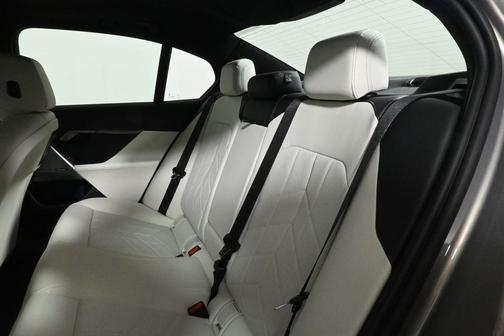 2025 BMW i5 xDrive40